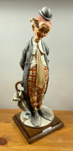 Charger l&#39;image dans la galerie, Clown en porcelaine G. Armani sur socle en bois – style vintage
